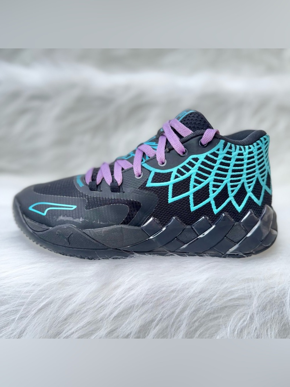 PUMA MB.01 Buzz City LaMelo Ball - Men’s Size 7/ Women’s size 8.5/9 - RARE!